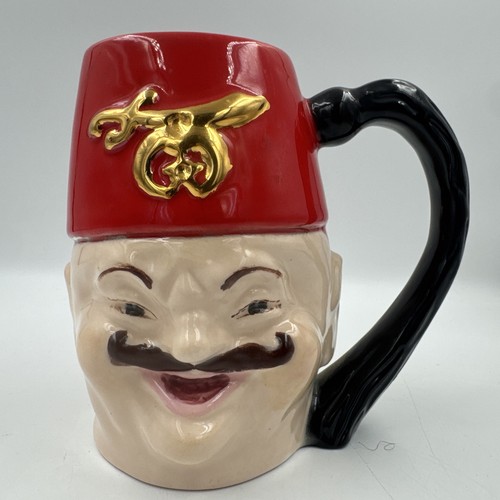 Fat shriner con - con, fez